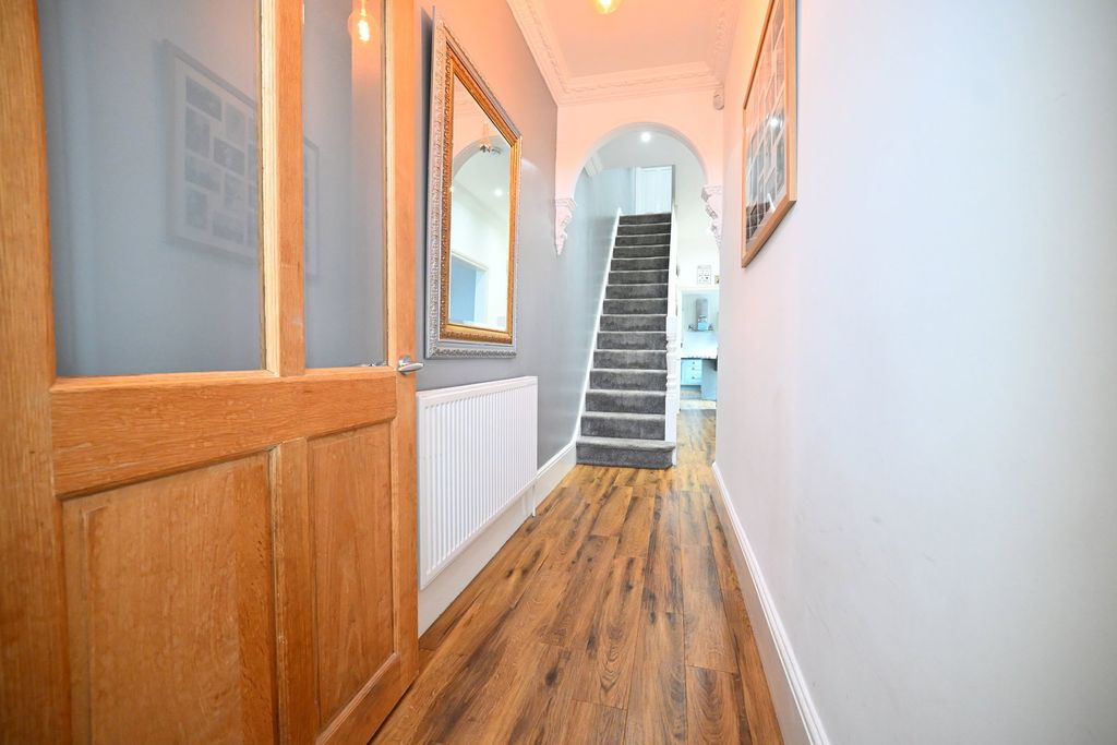 Property photo 2 of 27