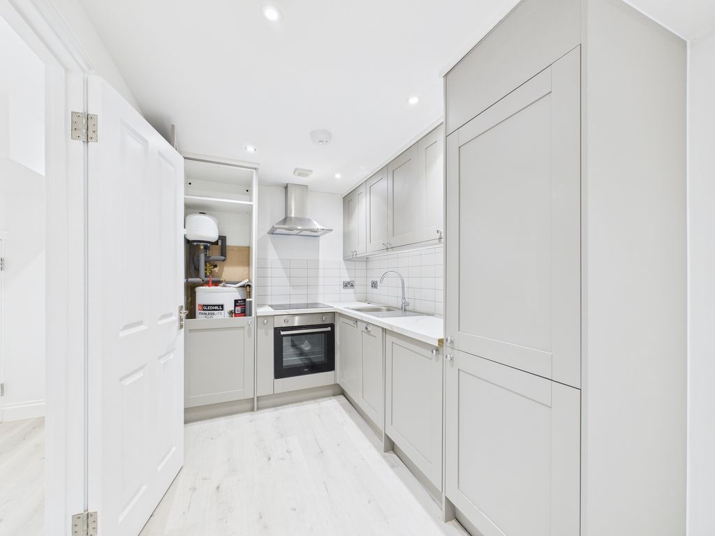 Property photo 3 of 8 Cam03519G0-Pr0415-Still001