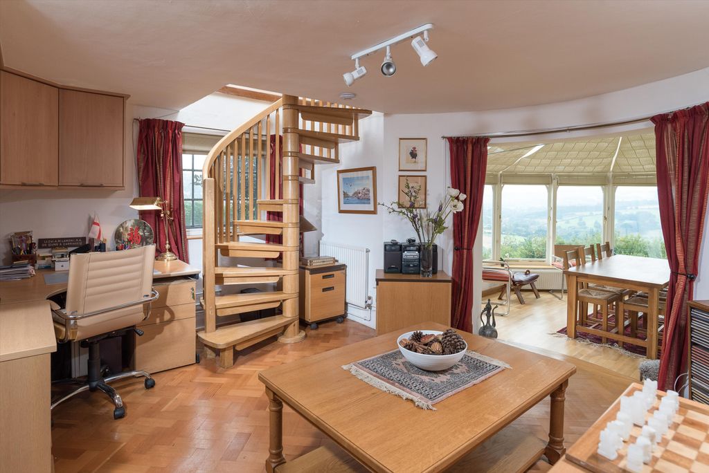 Property photo 2 of 28 Image