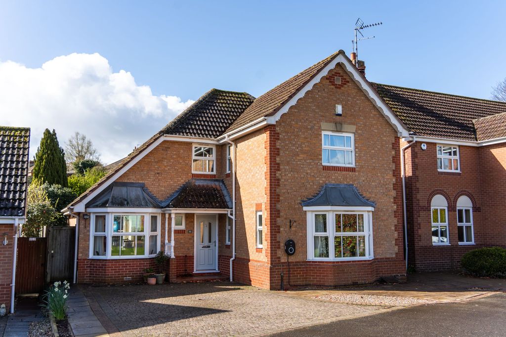 Property photo 1 of 28