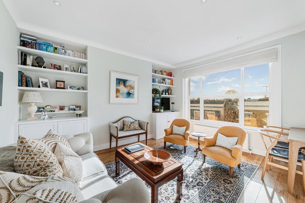 Property photo 2 of 9 Tff, 24 Leysfield Road-3.Jpg