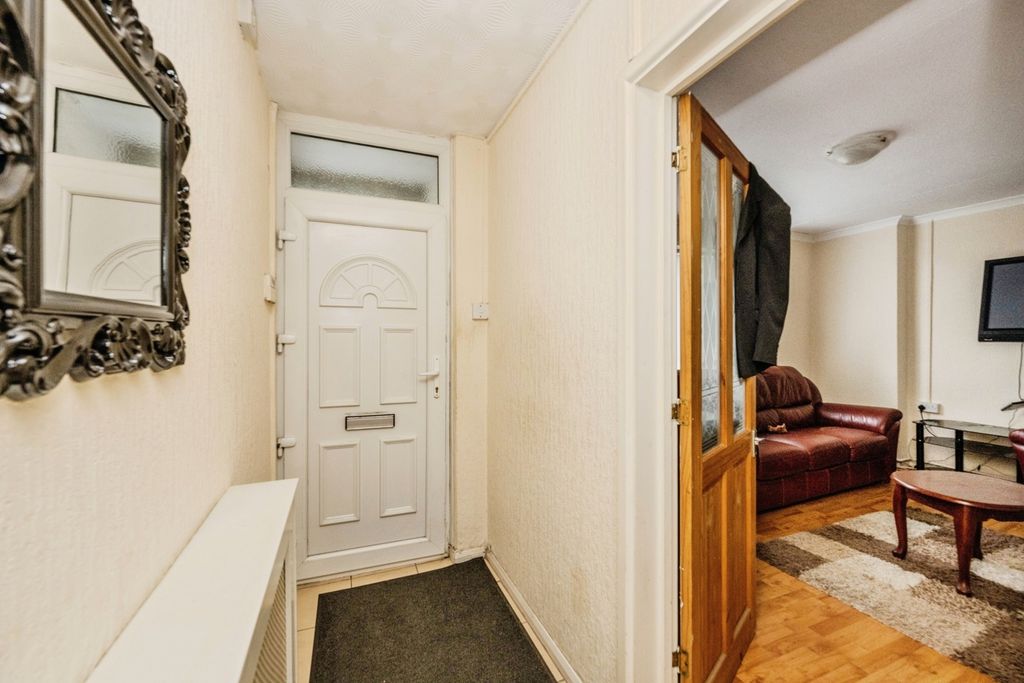 Property photo 2 of 17 Pbox-Img.Jpg