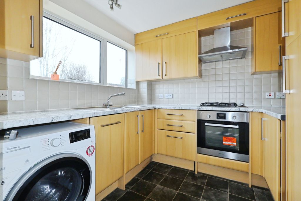 Property photo 3 of 27