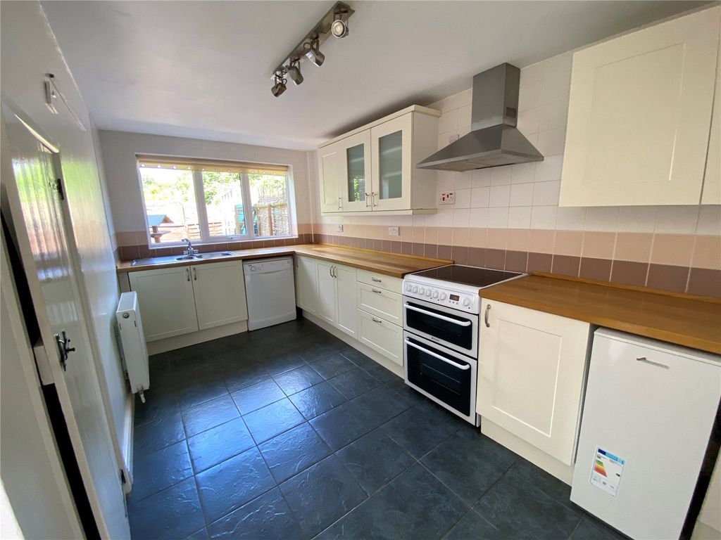 Property photo 3 of 18 Kitchen