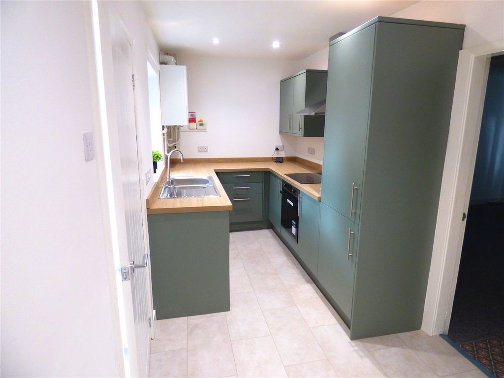 Property photo 3 of 14 Kitchen
