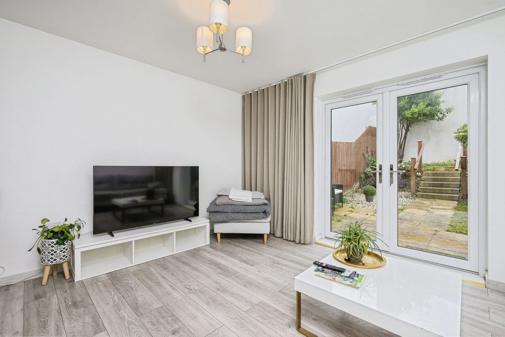 Property photo 2 of 15 Pbox-Img.Jpg