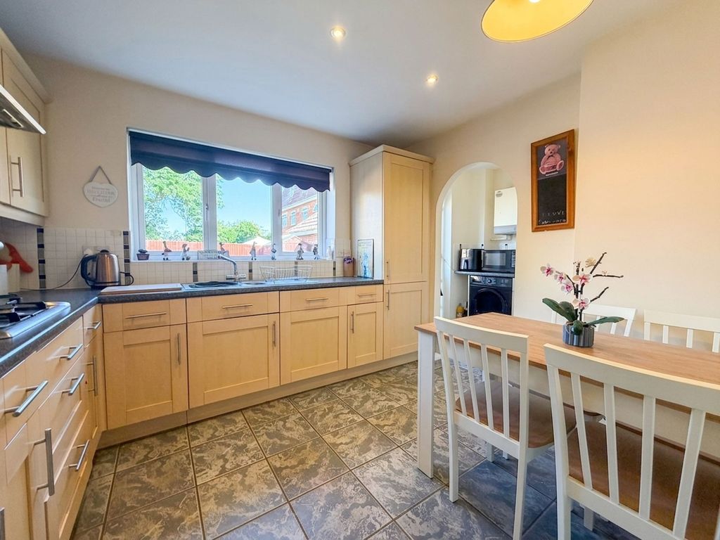 Property photo 2 of 15 Kitchen