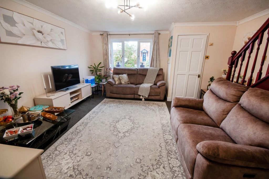 Property photo 3 of 16 Lounge