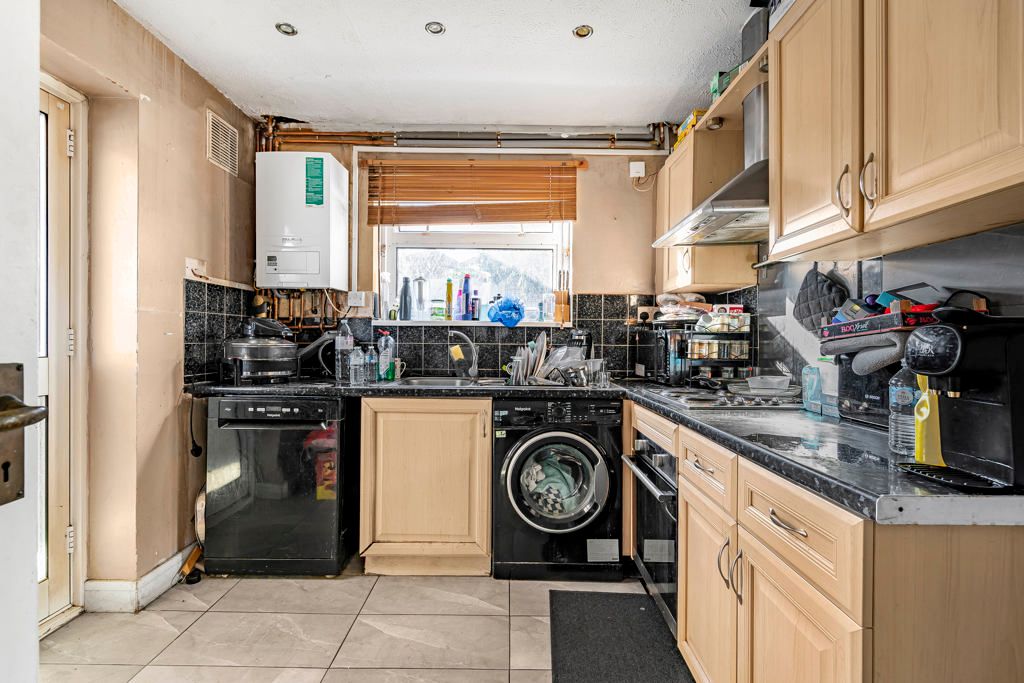 Property photo 3 of 14 Kitchen
