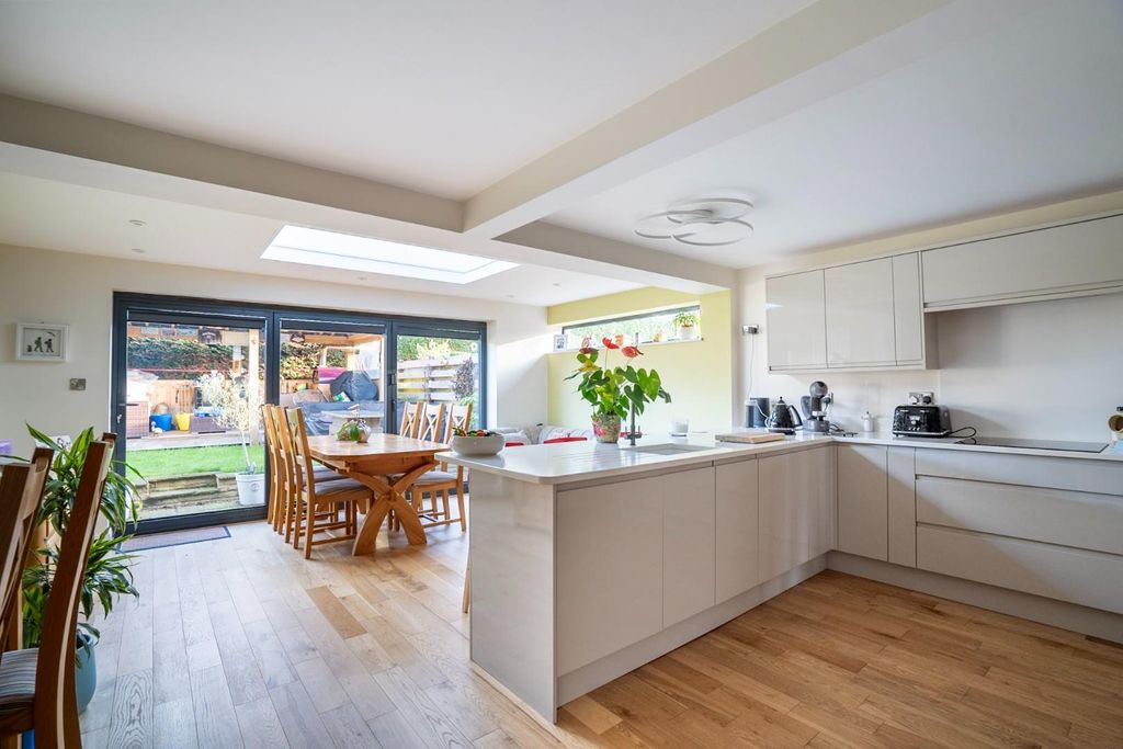 Property photo 2 of 25 Kitchen Diner