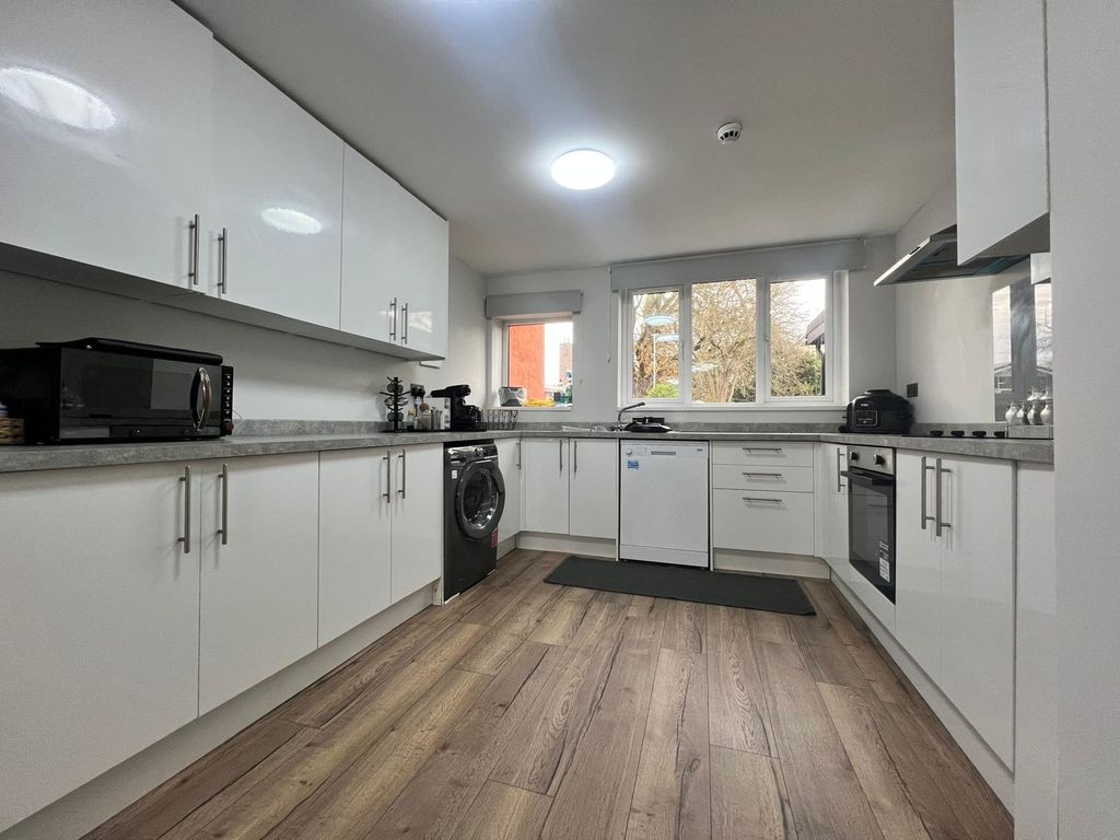 Property photo 2 of 8 Kitchen