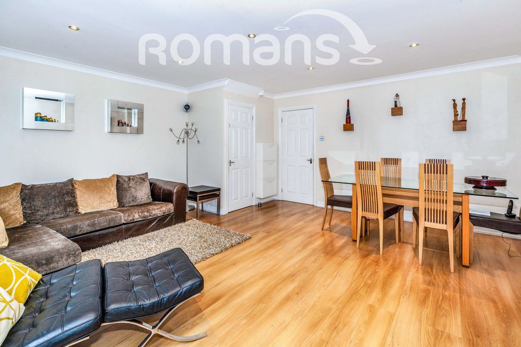 Property photo 3 of 10 3