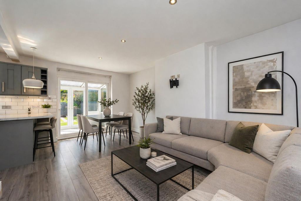 Property photo 2 of 39