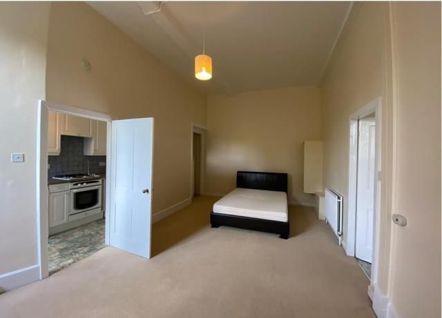 Property photo 2 of 5 Bedroom