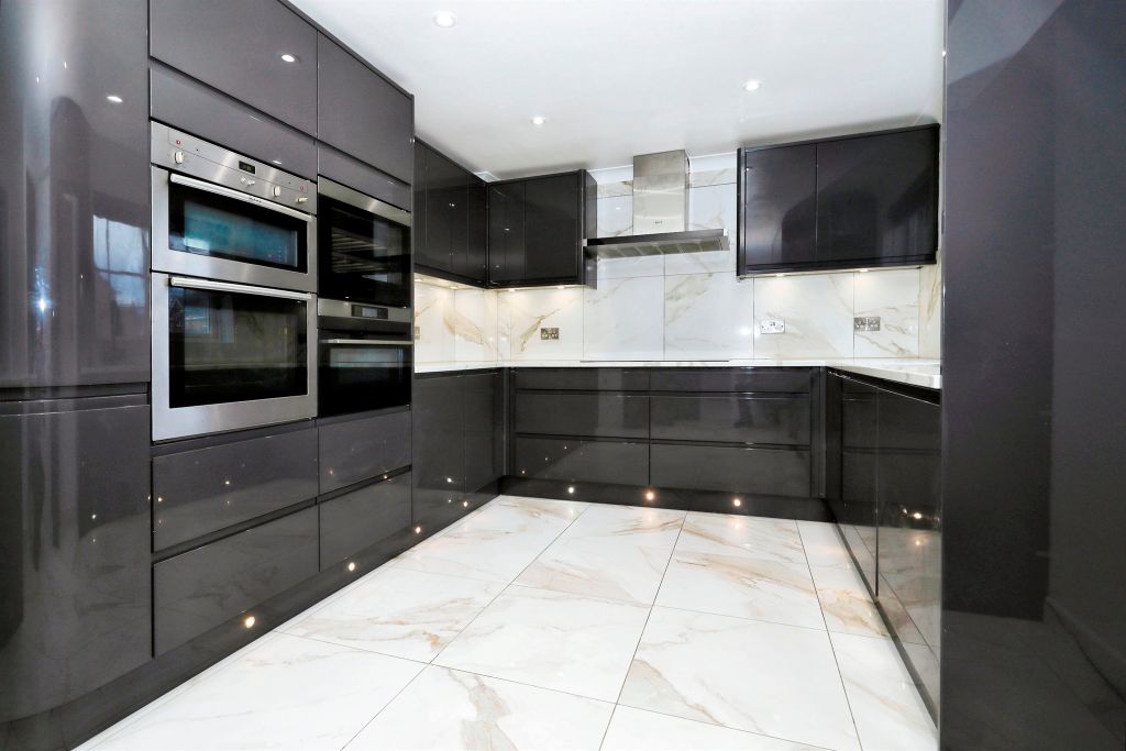 Property photo 2 of 24