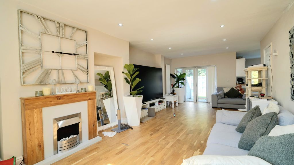 Property photo 2 of 29 Through Main Reception Room