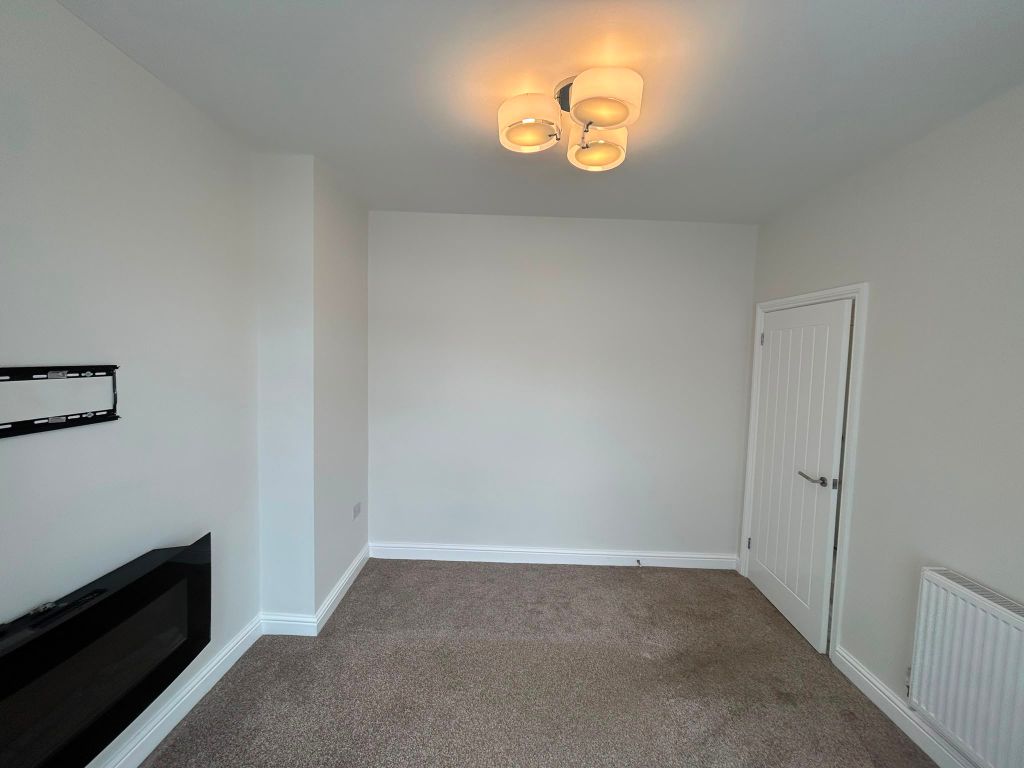 Property photo 3 of 12 Lounge