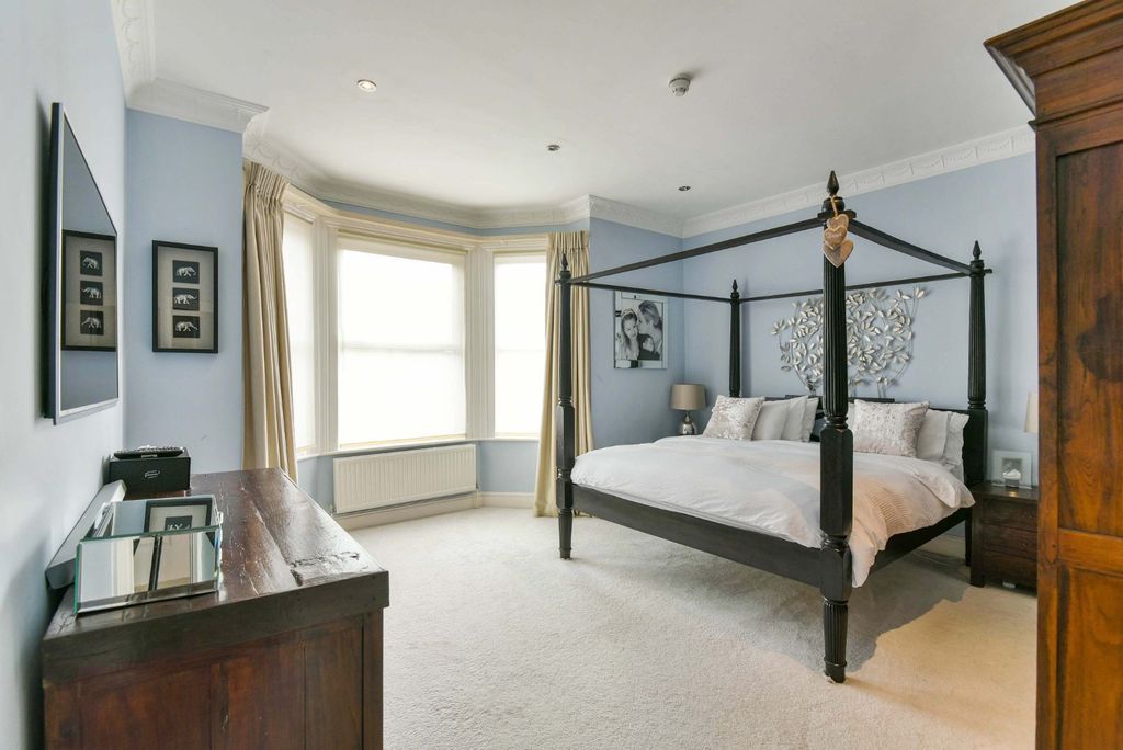 Property photo 2 of 25 Picture No. 29