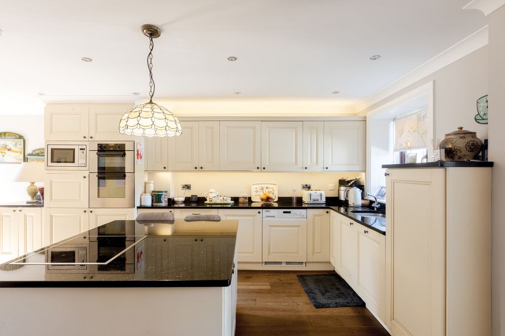 Property photo 2 of 29 2
