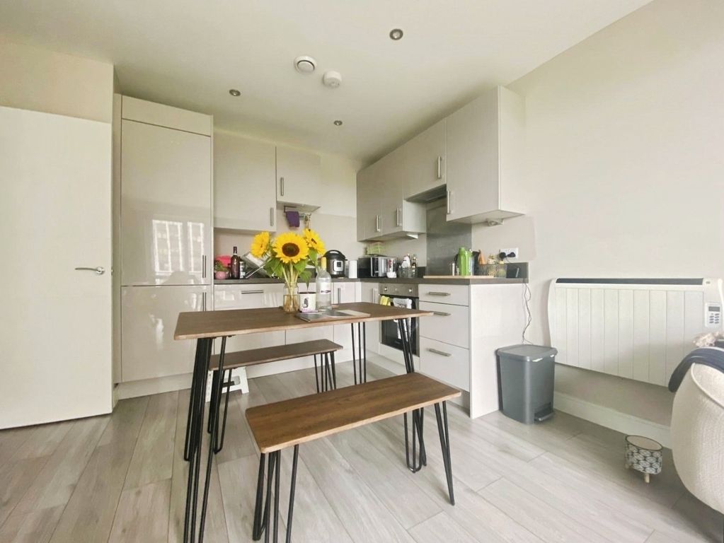 Property photo 2 of 7 Kitchen