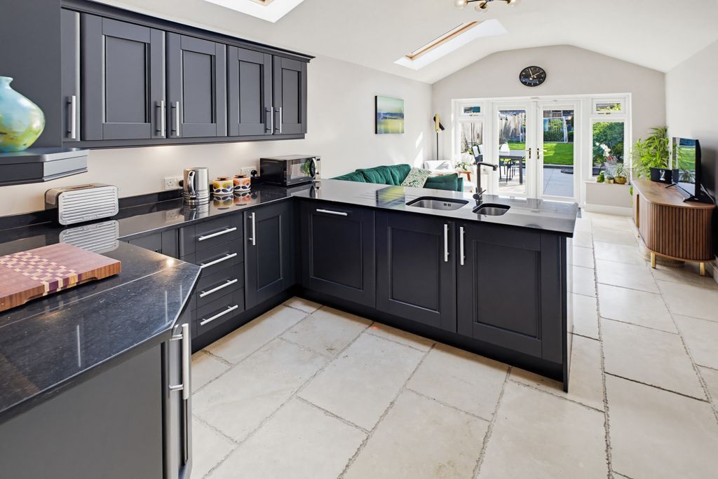 Property photo 2 of 27