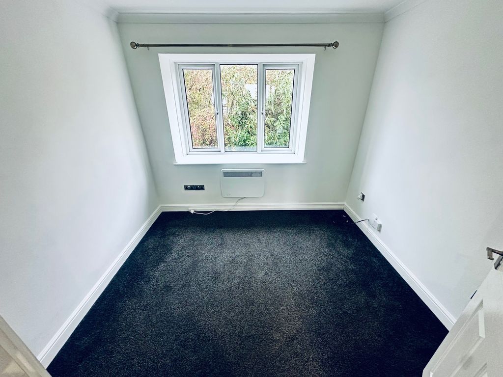 Property photo 3 of 4 Living Room