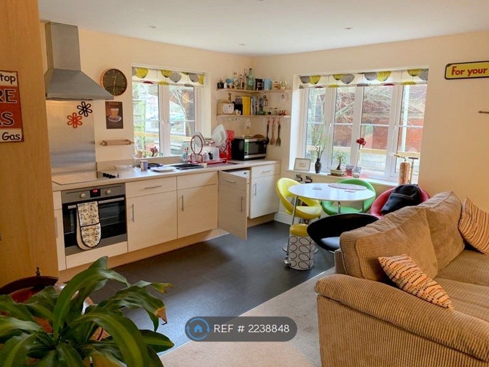 Property photo 1 of 11 Kitchen