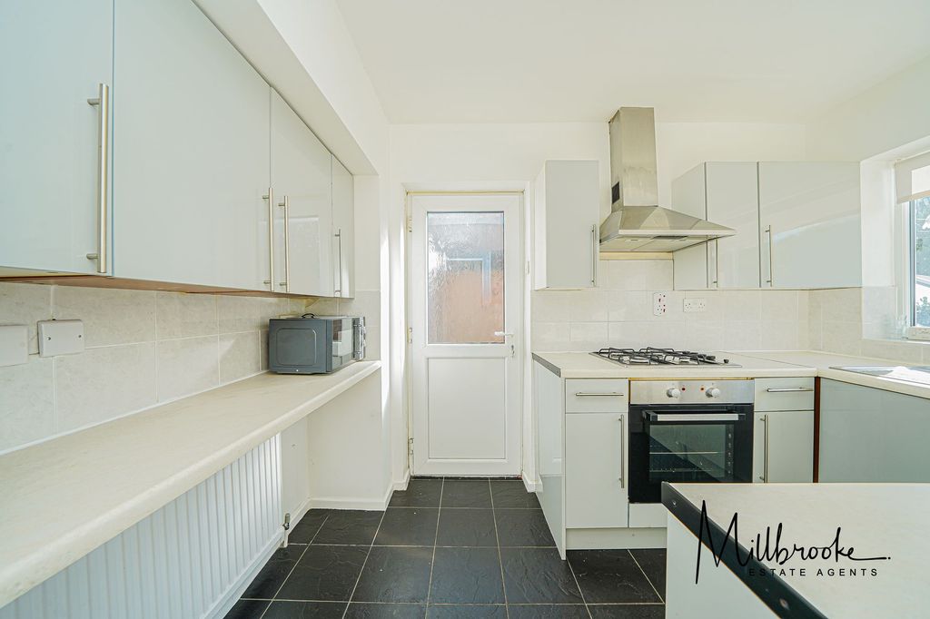 Property photo 3 of 23