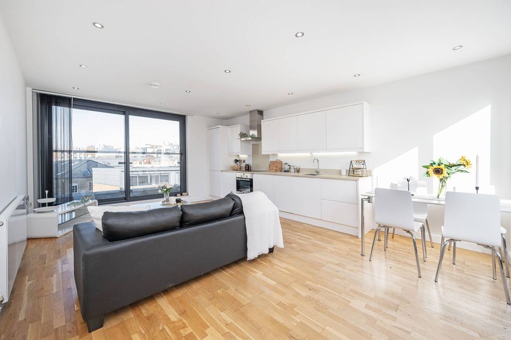 Property photo 3 of 10