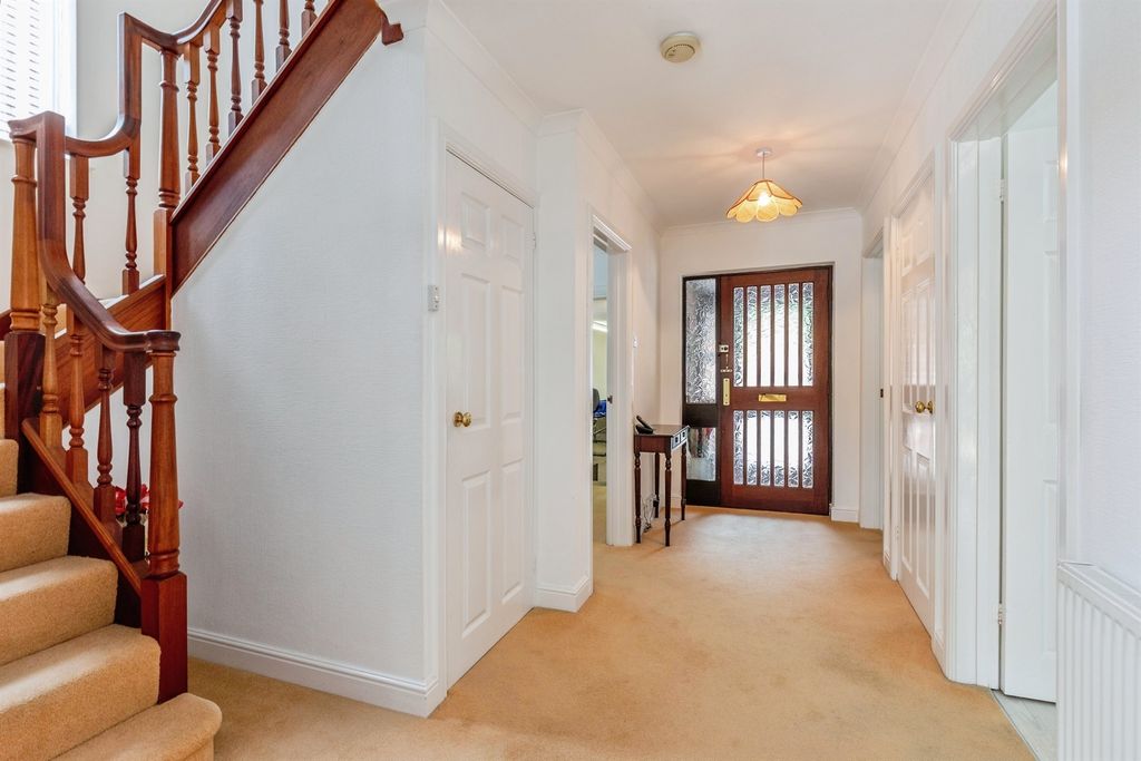 Property photo 2 of 20