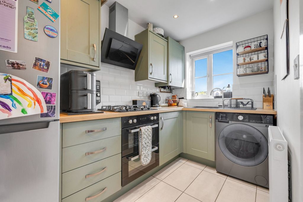 Property photo 3 of 27