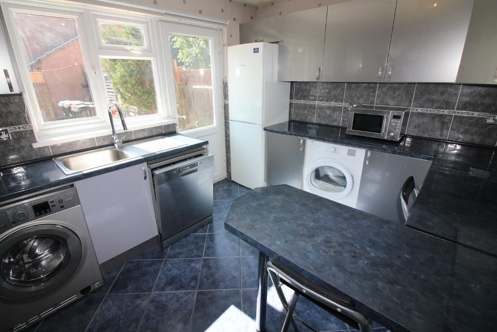 Property photo 2 of 9 Kitchen / Diner