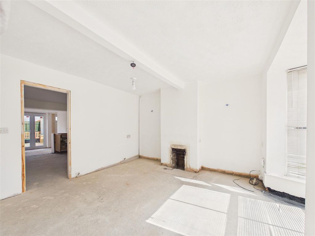 Property photo 3 of 11 Cam05451G0-Pr0149-Still002.Jpg
