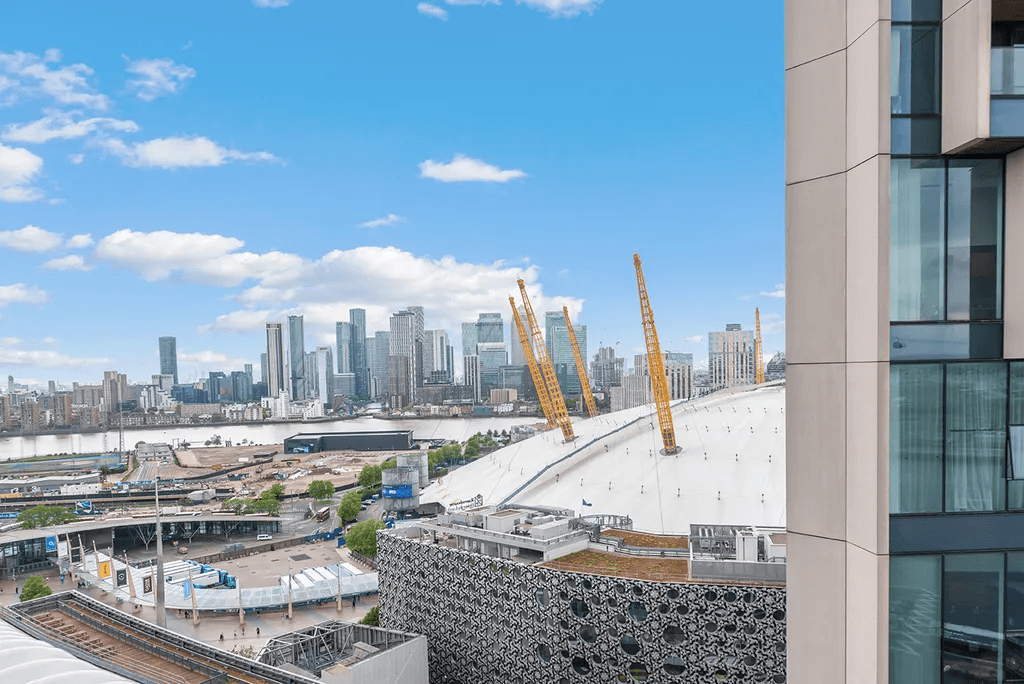 Property photo 1 of 8 Stunning One-Bedroom Apartment On The 19th Floor | Upper Riverside, Greenwich