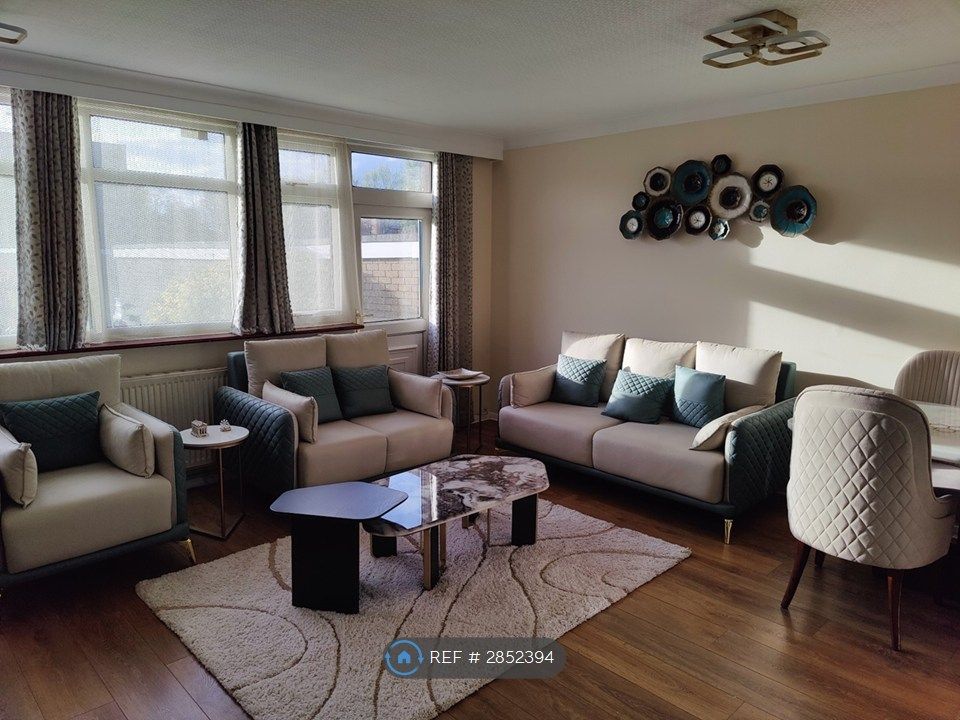 Property photo 1 of 24 Living Room