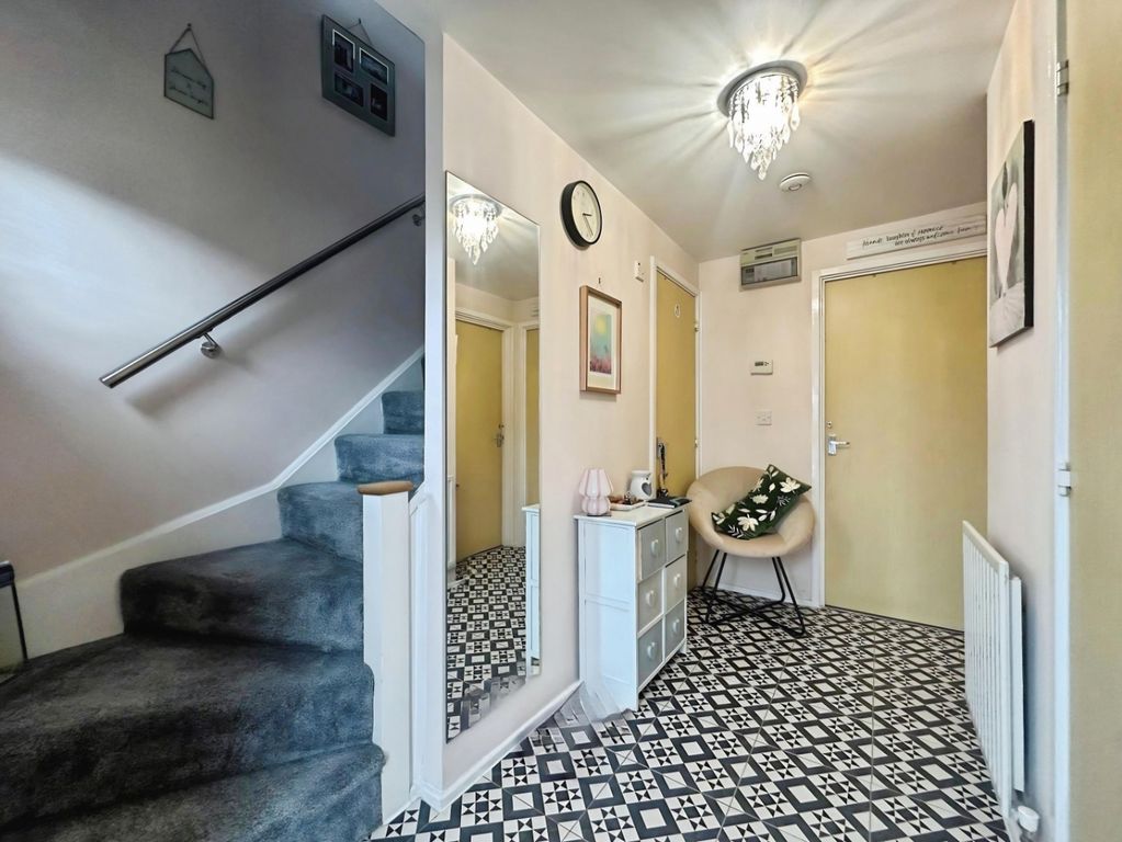 Property photo 3 of 19 Entrance Hallway