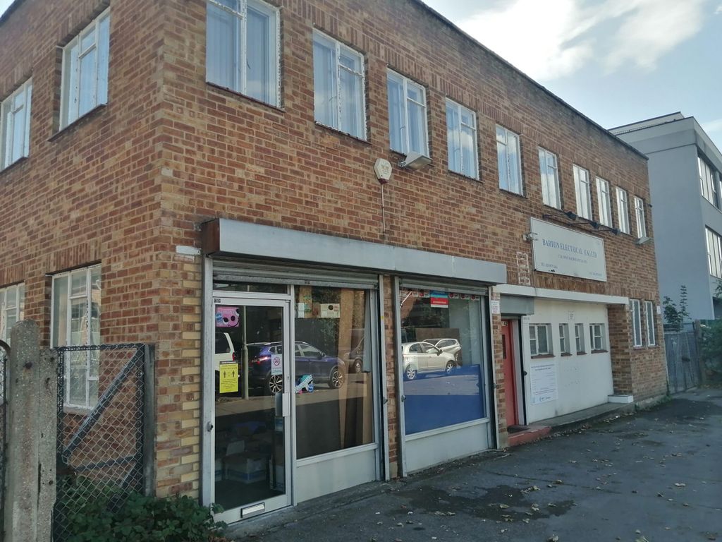 Property photo 2 of 6 2-External Front Shutters Up