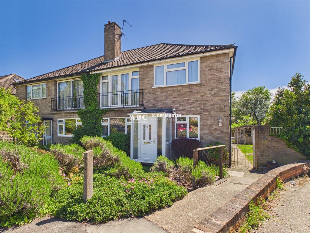 Property photo 1 of 13 Cam03827G0-Pr0154-Still015.Jpg