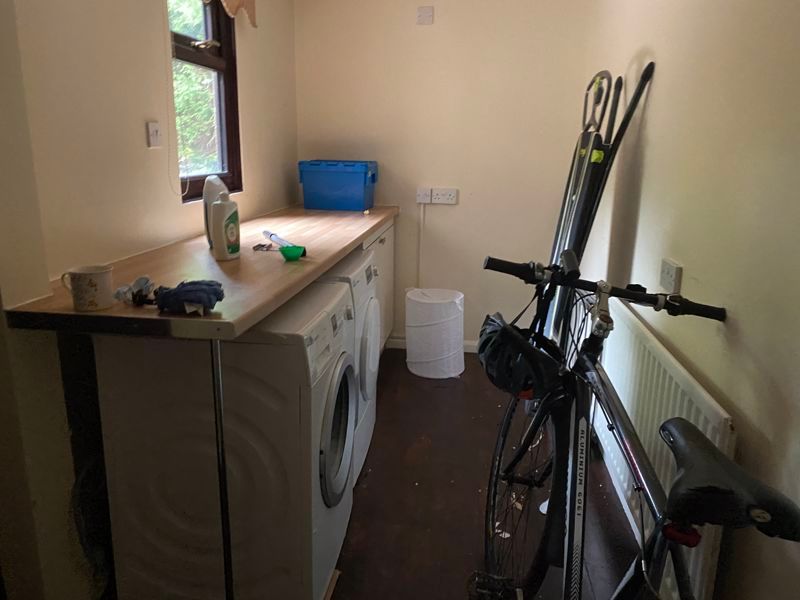 Property photo 2 of 10 Washroom