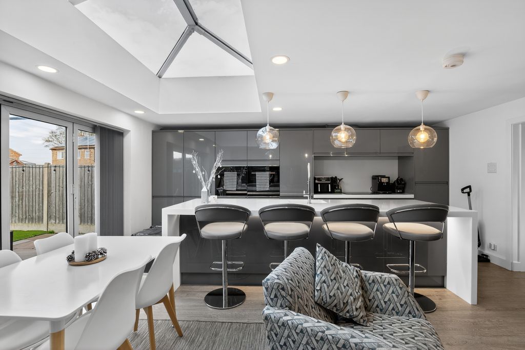 Property photo 3 of 23