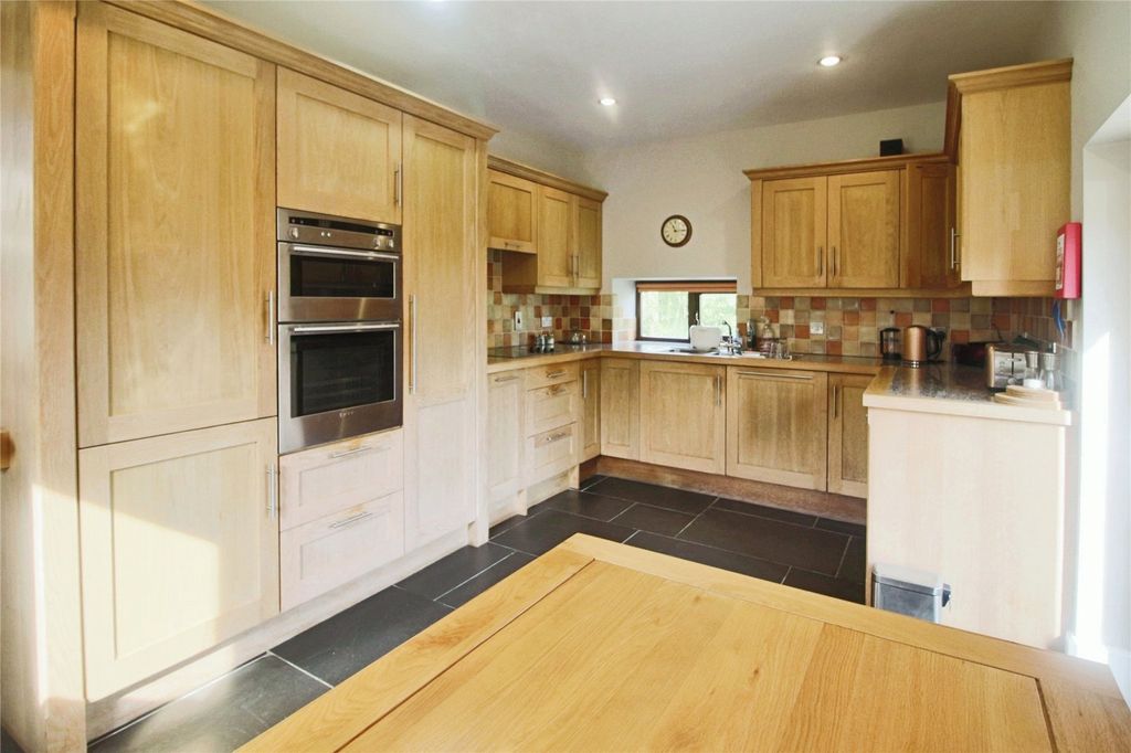 Property photo 3 of 19 Picture No. 02