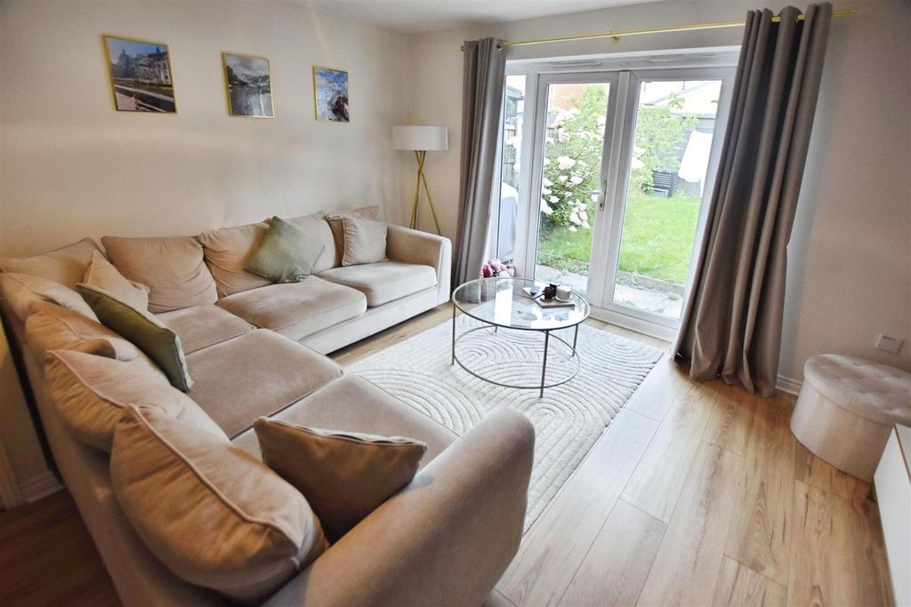 Property photo 2 of 11 Dining Lounge