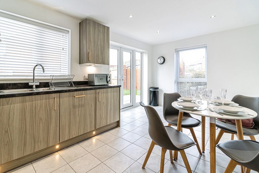 Property photo 3 of 12 Photo