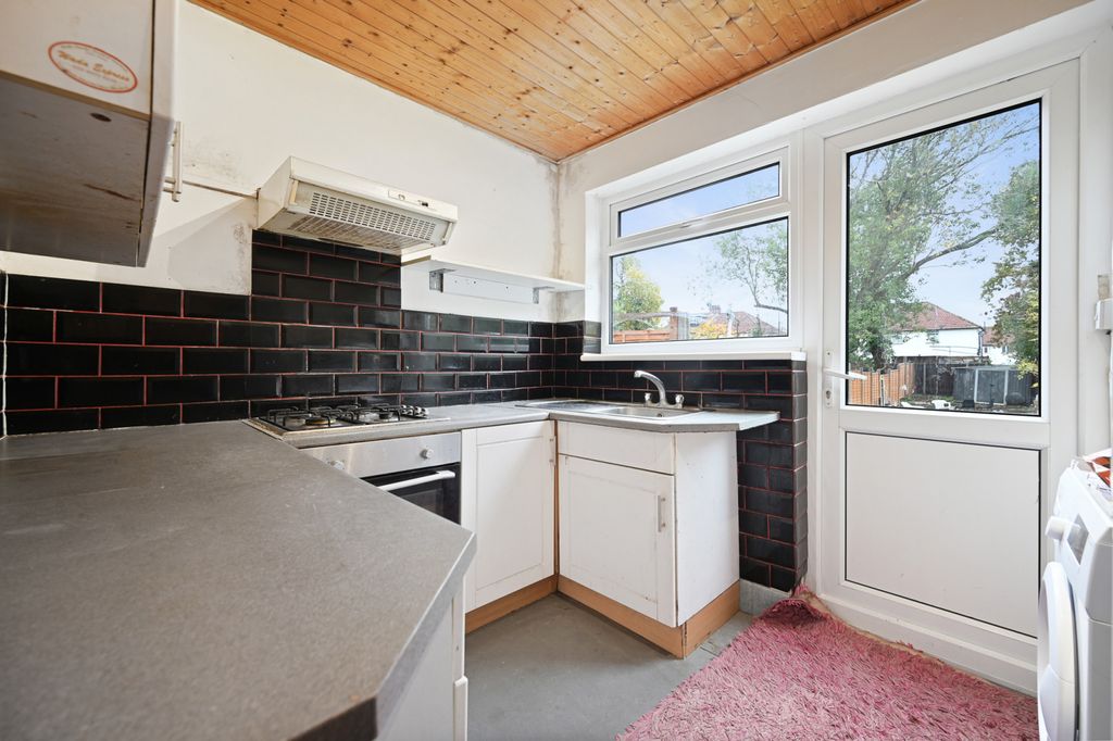 Property photo 2 of 8 Kitchen