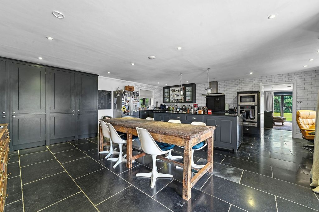 Property photo 3 of 47