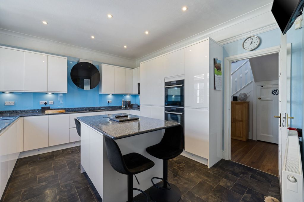 Property photo 3 of 35 Kitchen