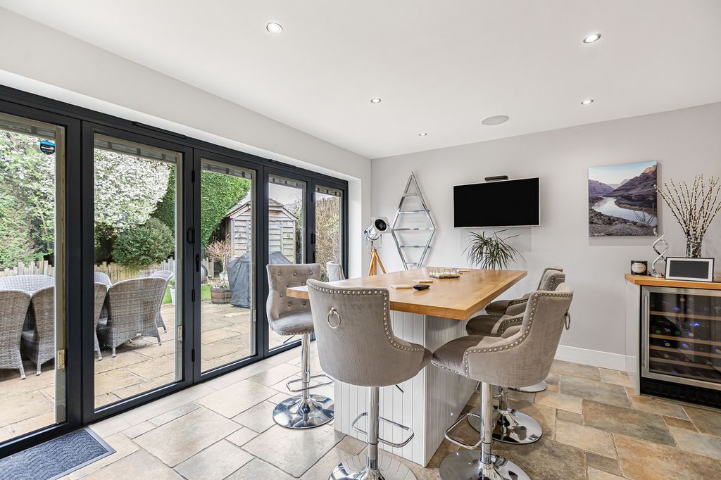 Property photo 2 of 21