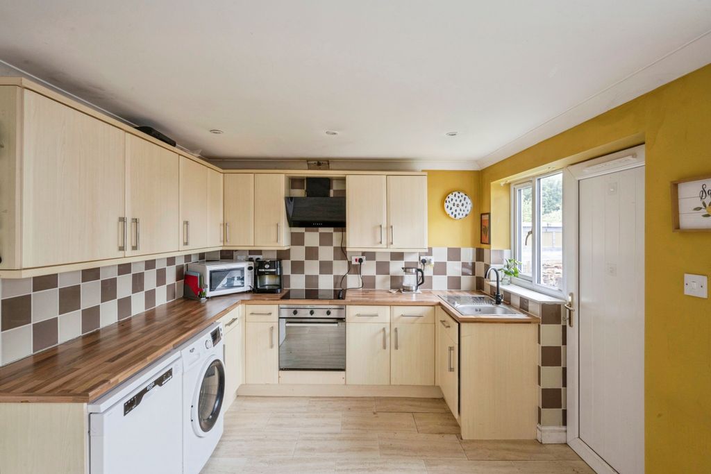Property photo 3 of 13 Kitchen/Diner