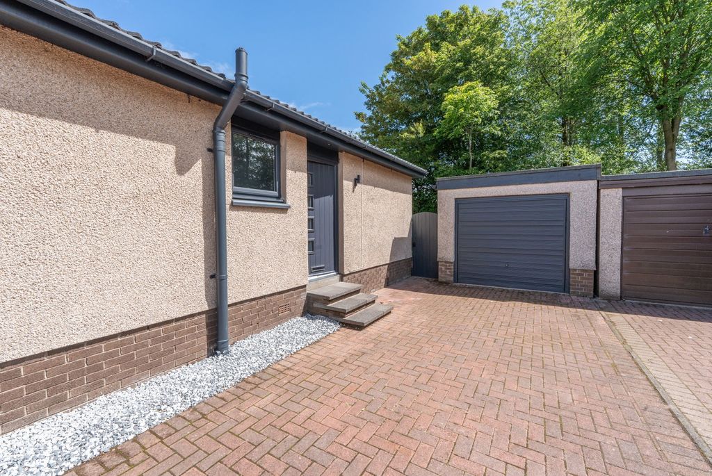 Property photo 3 of 25