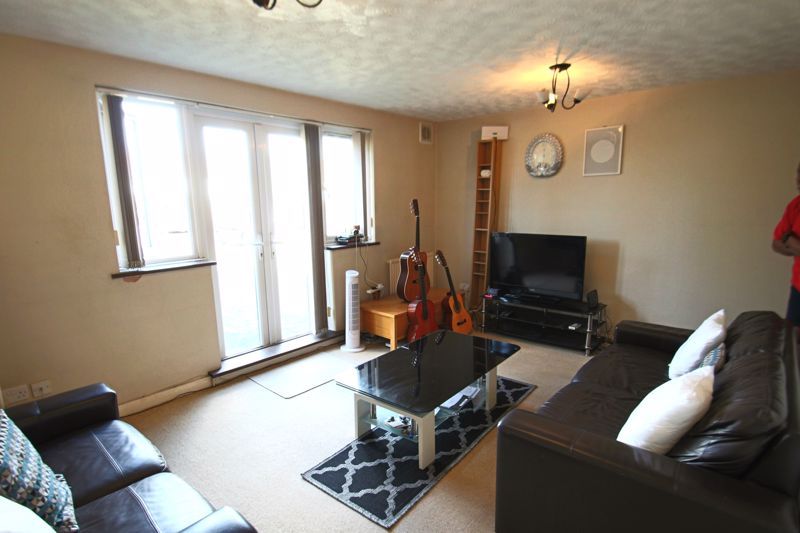 Property photo 3 of 8 Photo 4